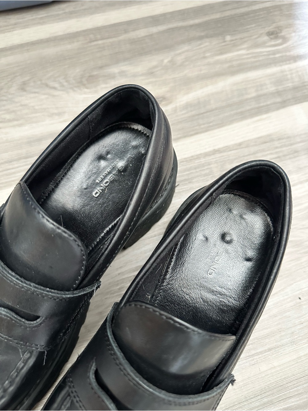 Vagabond Black Leather “Cosmo 2.0” Penny Loafers - Picture 6 of 12